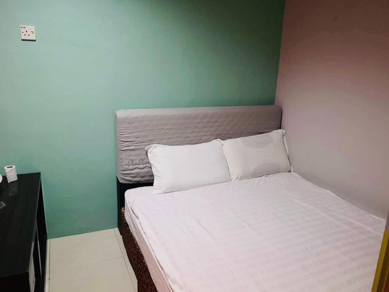 Hotel Home Inn Hotel 2*