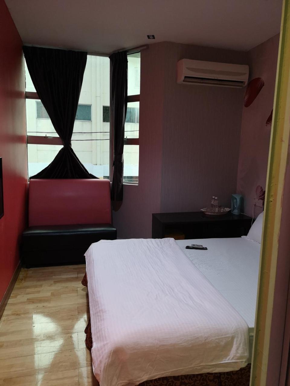 Home Inn Hotel 2*